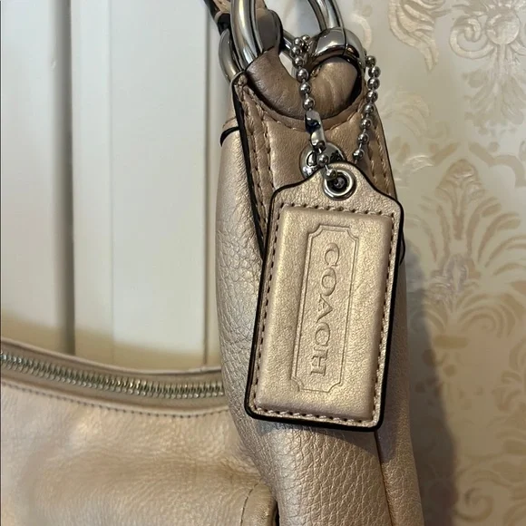 Coach Metallic Tan Shoulder Bag See Slight Callouts In Photos - Picture 4 of 14